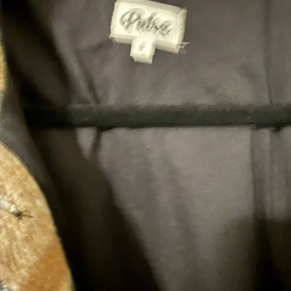 Pulse Black Coat with White Label - Picture 2 of 2